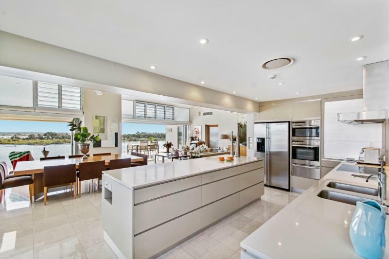 Апарт отель Noosa Quays Экстерьер фото
